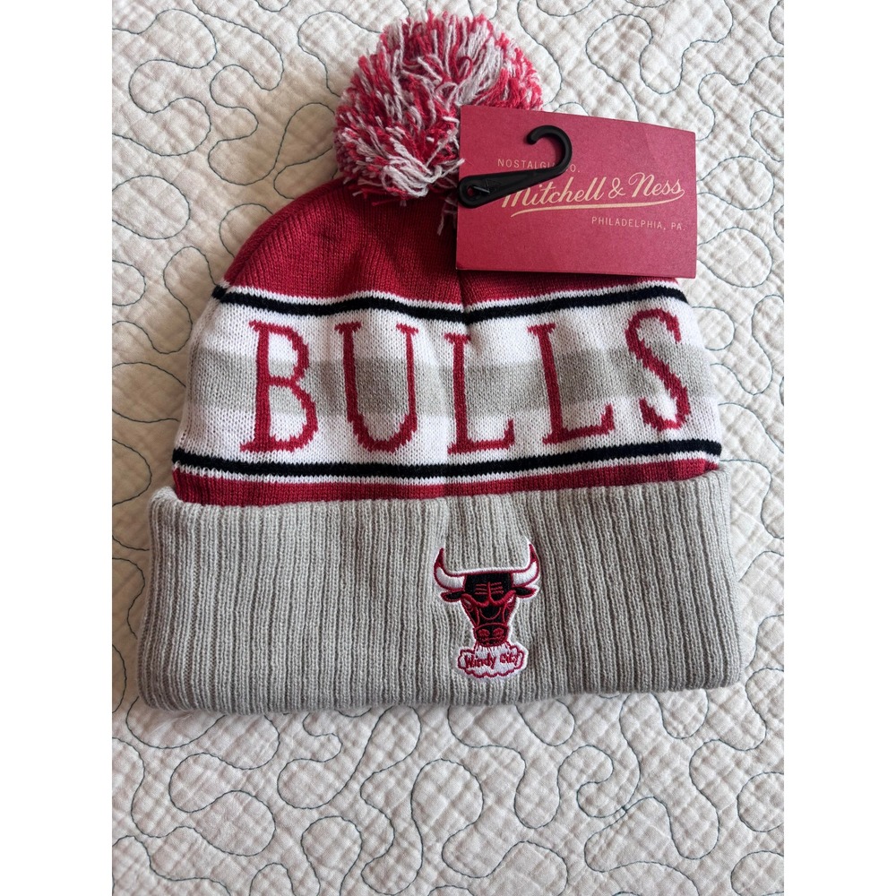 Mitchell & Ness Chicago Bulls NBA Classic Pom Knit Beanie Red Grey